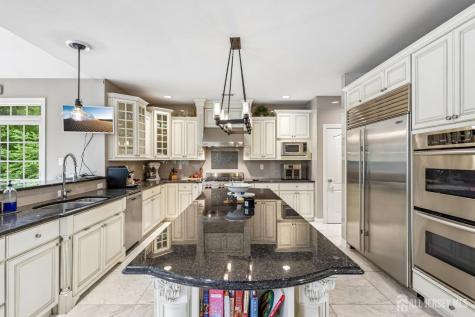 5 Northwind Court Monroe NJ 08831