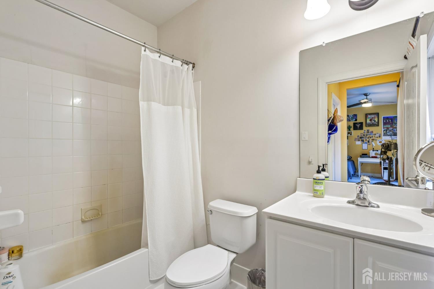 5 Northwind Court Monroe NJ 08831