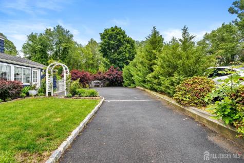 61 Laurel Avenue Franklin NJ 08528