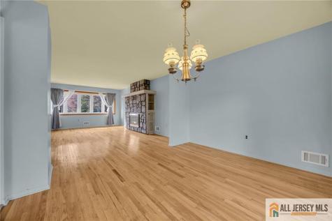 25 Greenwich Road Edison NJ 08820