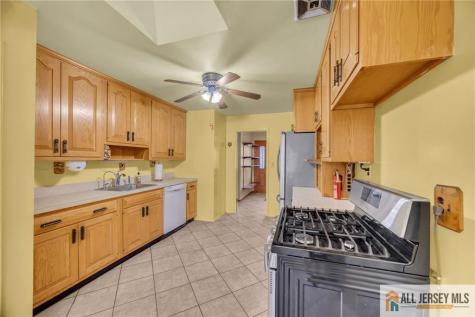25 Greenwich Road Edison NJ 08820