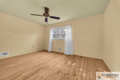 25 Greenwich Road Edison NJ 08820
