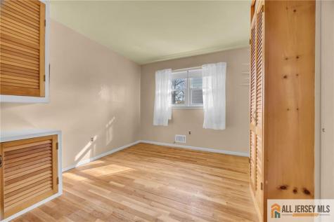 25 Greenwich Road Edison NJ 08820
