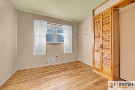 25 Greenwich Road Edison NJ 08820