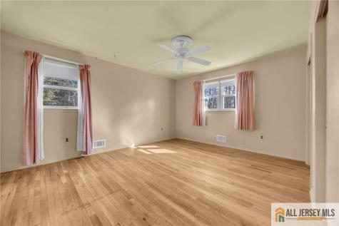 25 Greenwich Road Edison NJ 08820