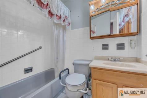 25 Greenwich Road Edison NJ 08820