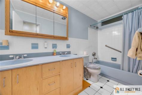 25 Greenwich Road Edison NJ 08820