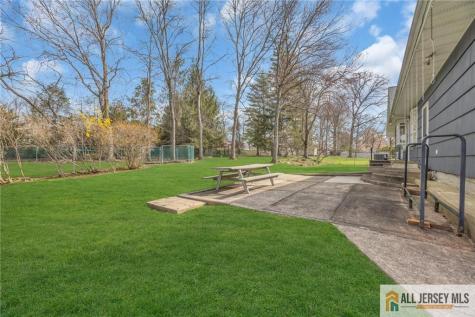 25 Greenwich Road Edison NJ 08820
