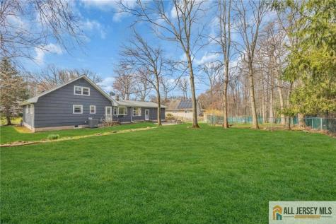 25 Greenwich Road Edison NJ 08820