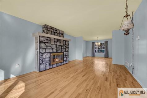 25 Greenwich Road Edison NJ 08820