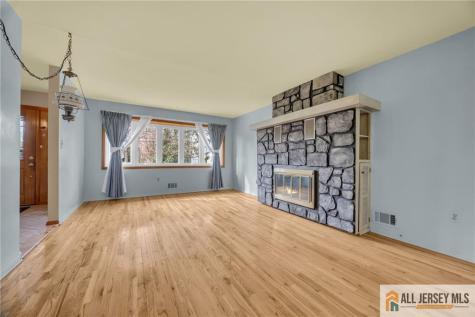25 Greenwich Road Edison NJ 08820