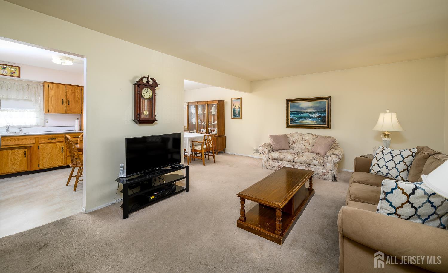 5 Berdine Court Colonia NJ 07067