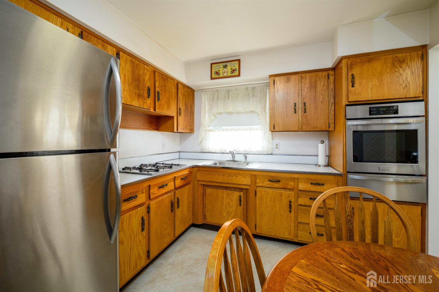 5 Berdine Court Colonia NJ 07067