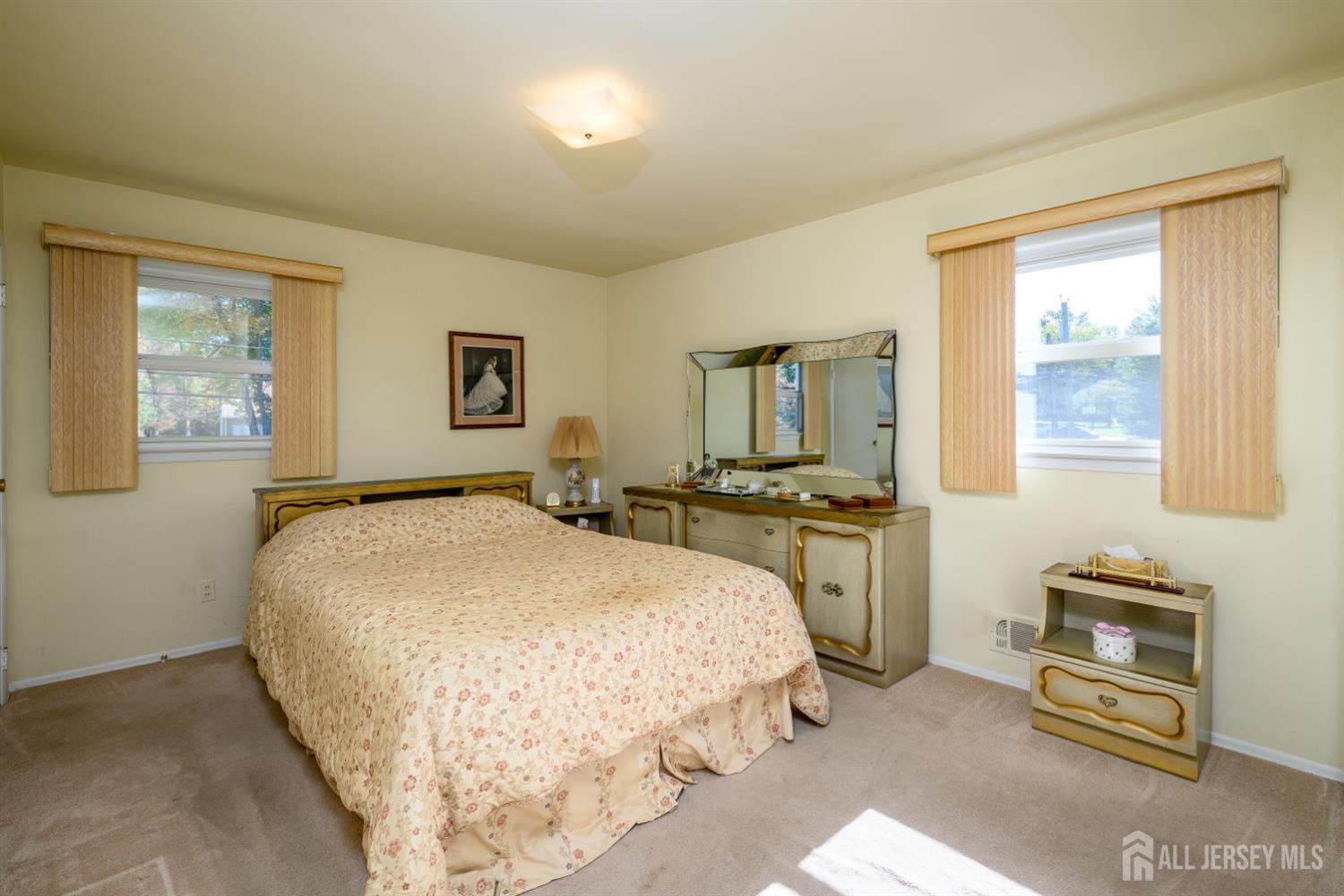 5 Berdine Court Colonia NJ 07067