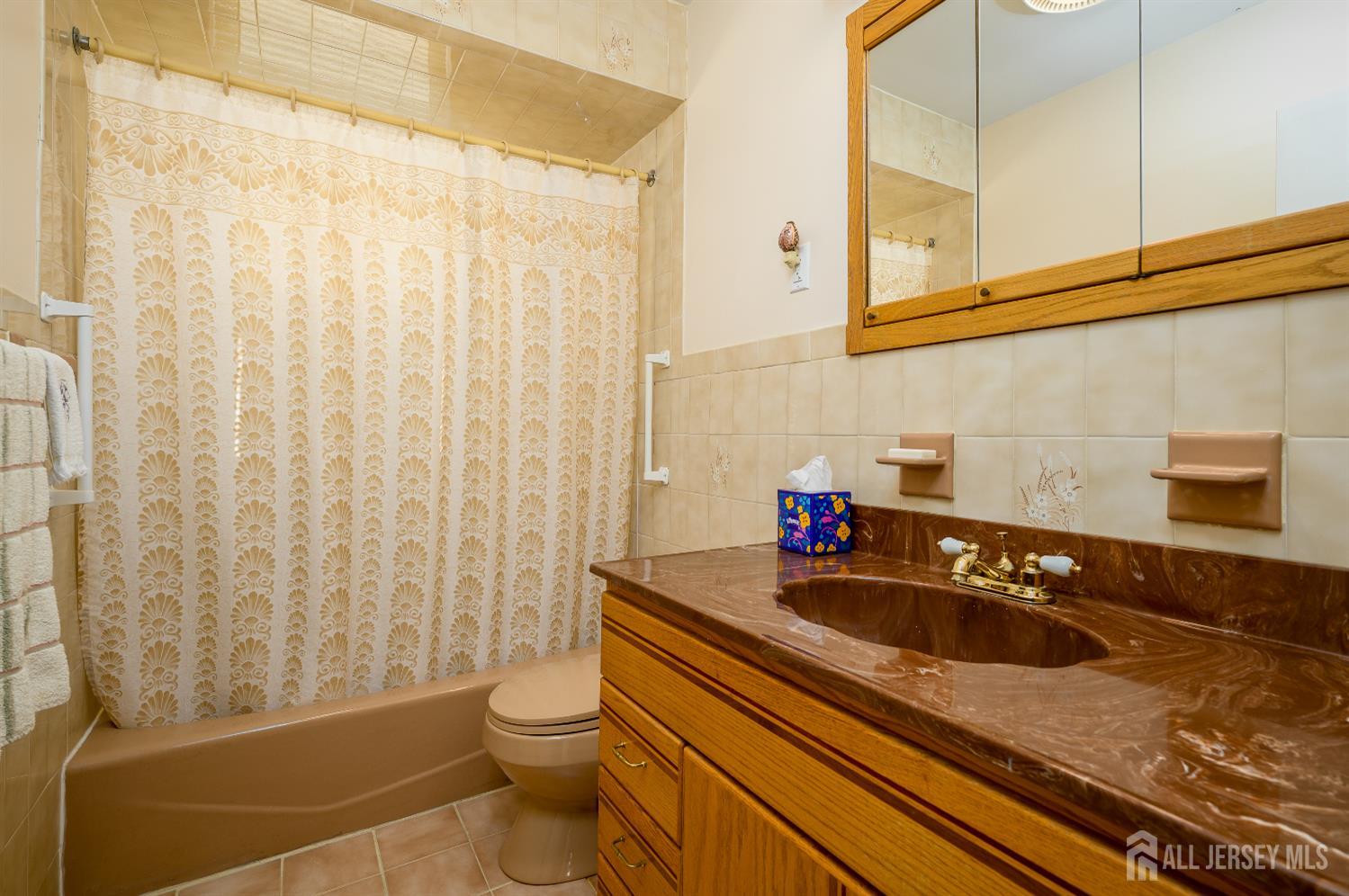 5 Berdine Court Colonia NJ 07067