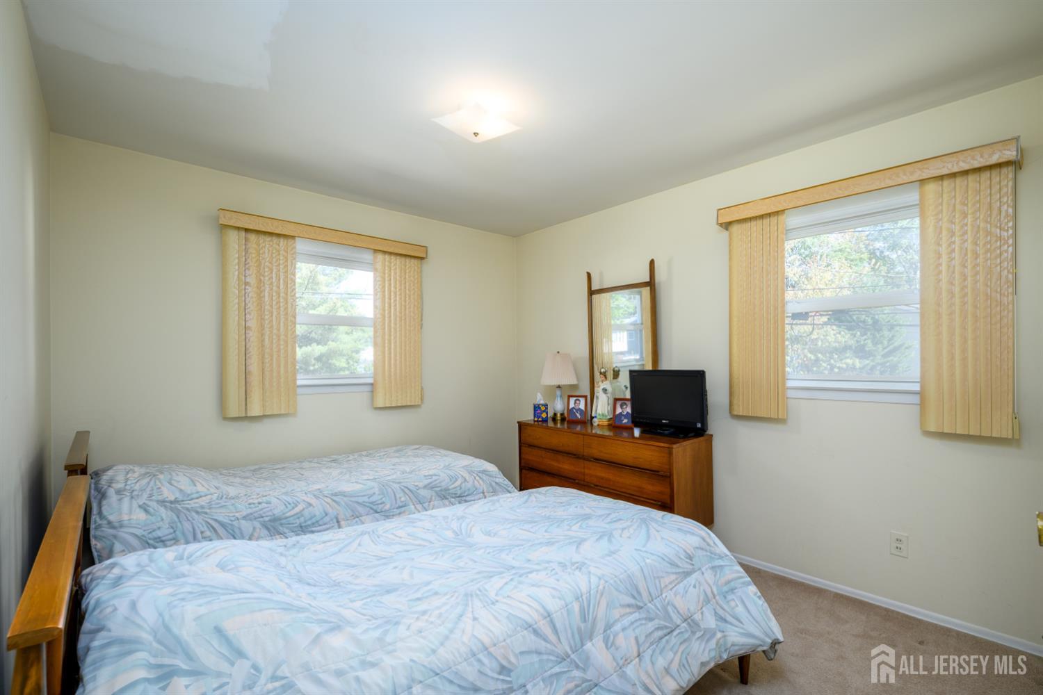 5 Berdine Court Colonia NJ 07067