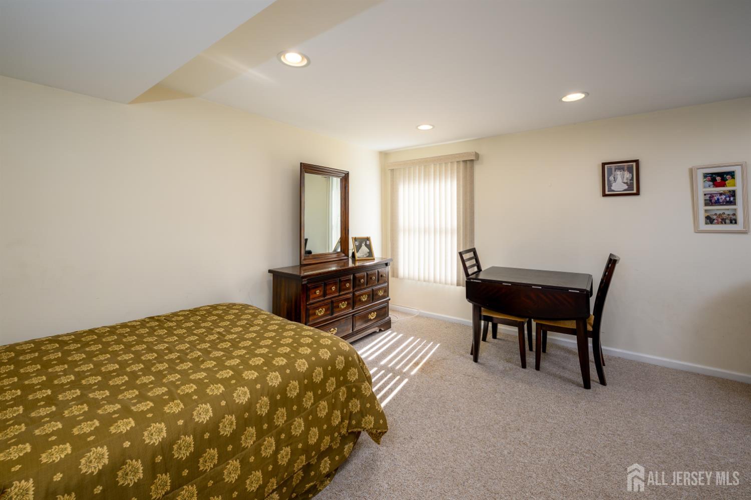 5 Berdine Court Colonia NJ 07067