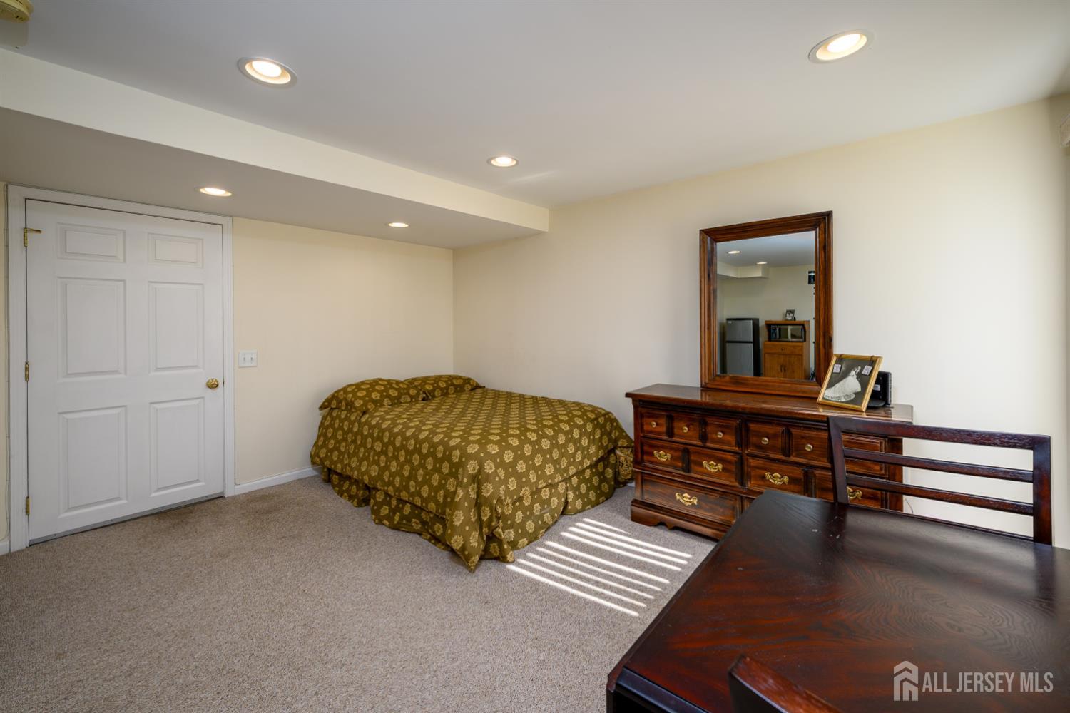 5 Berdine Court Colonia NJ 07067