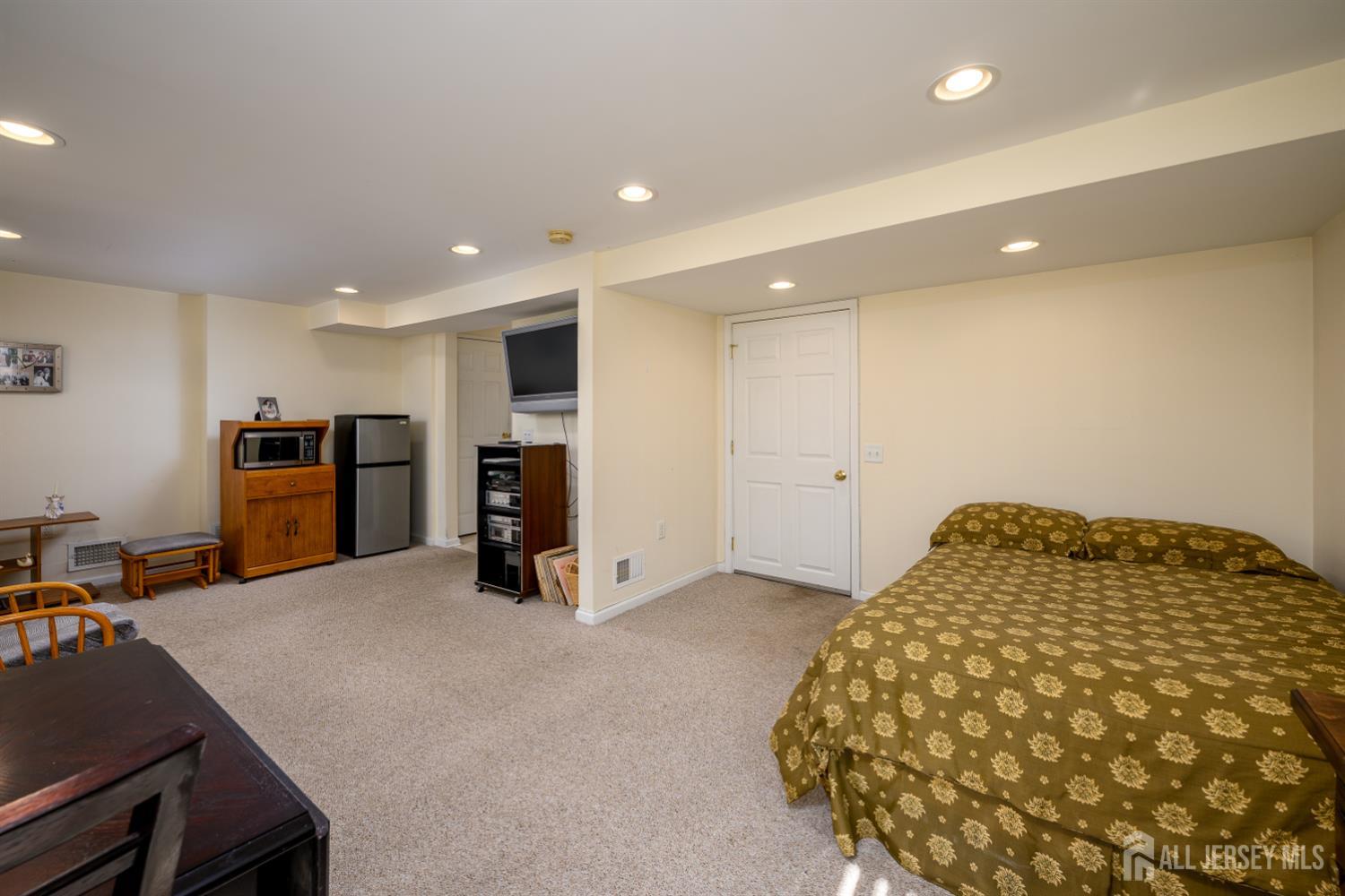 5 Berdine Court Colonia NJ 07067