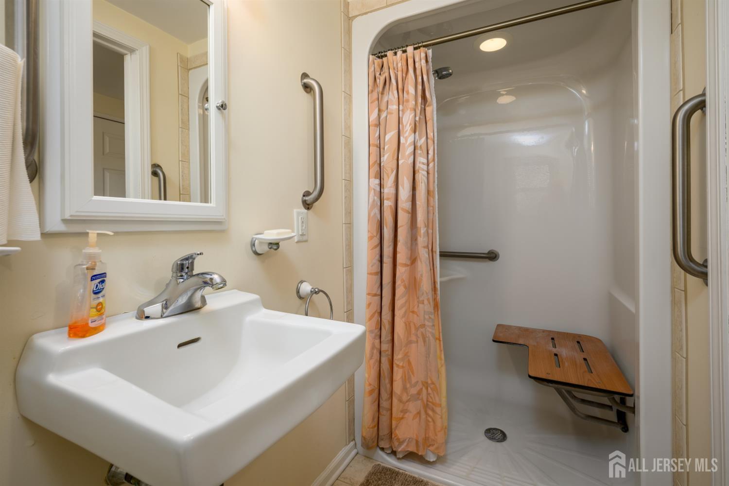 5 Berdine Court Colonia NJ 07067