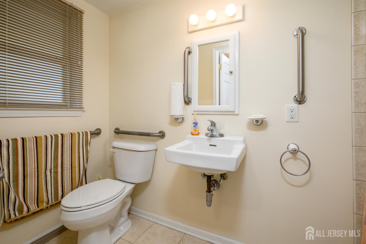 5 Berdine Court Colonia NJ 07067