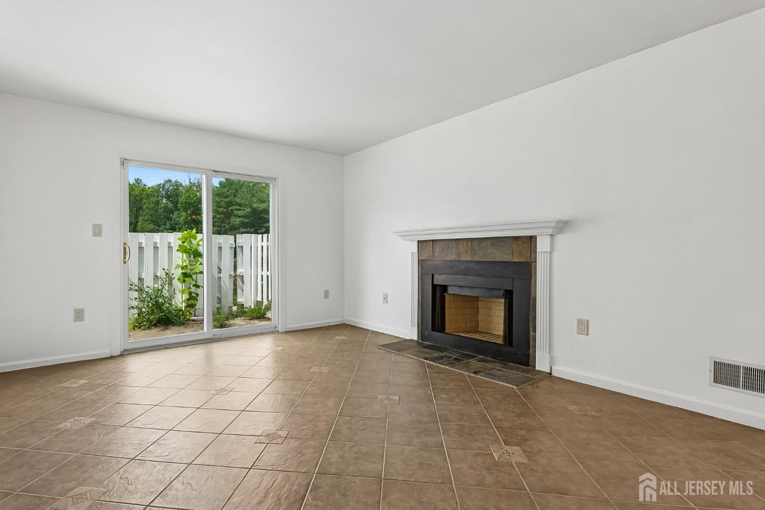 70 Mill Run W Hightstown NJ 08520