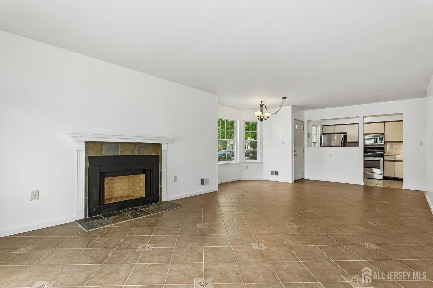 70 Mill Run W Hightstown NJ 08520