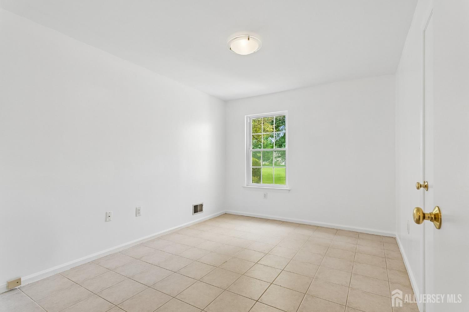 70 Mill Run W Hightstown NJ 08520