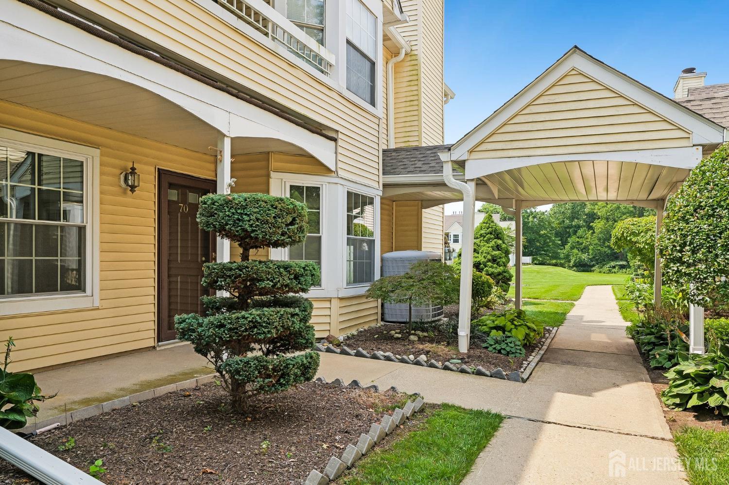 70 Mill Run W Hightstown NJ 08520