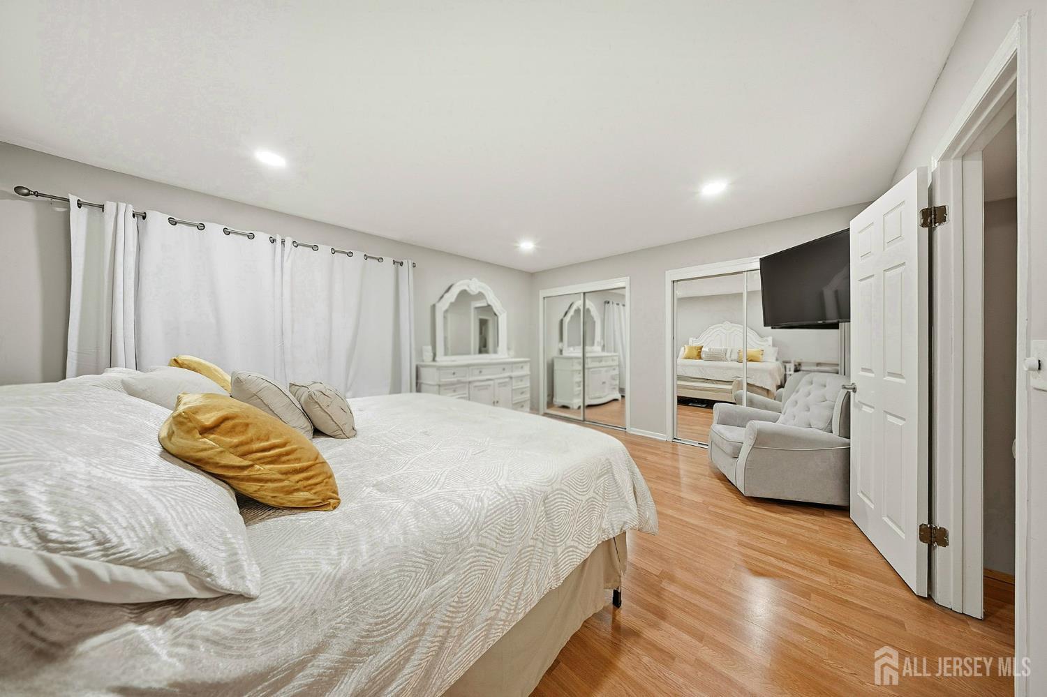 6102 N Oaks Boulevard North Brunswick NJ 08902