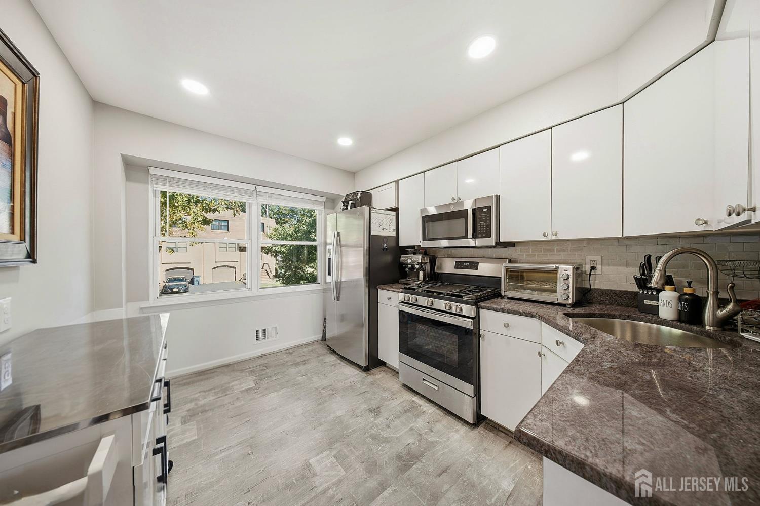 6102 N Oaks Boulevard North Brunswick NJ 08902