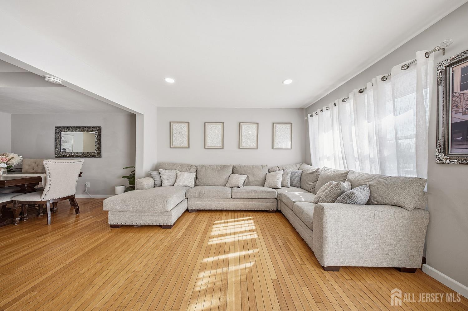 6102 N Oaks Boulevard North Brunswick NJ 08902