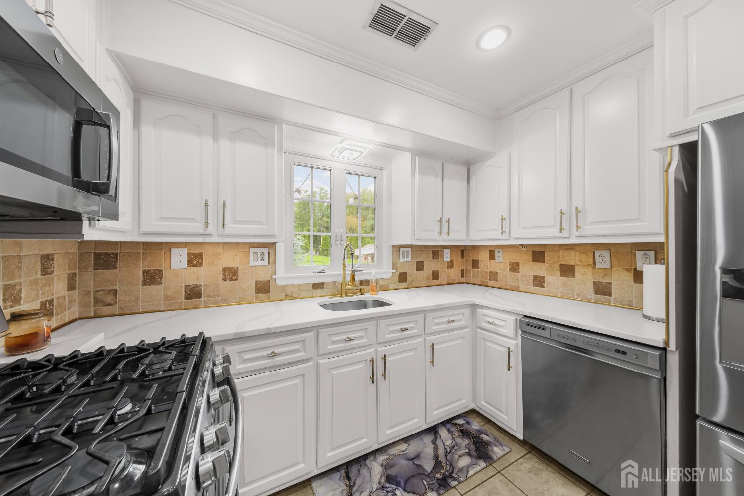 5 Travis Court Monroe NJ 08831
