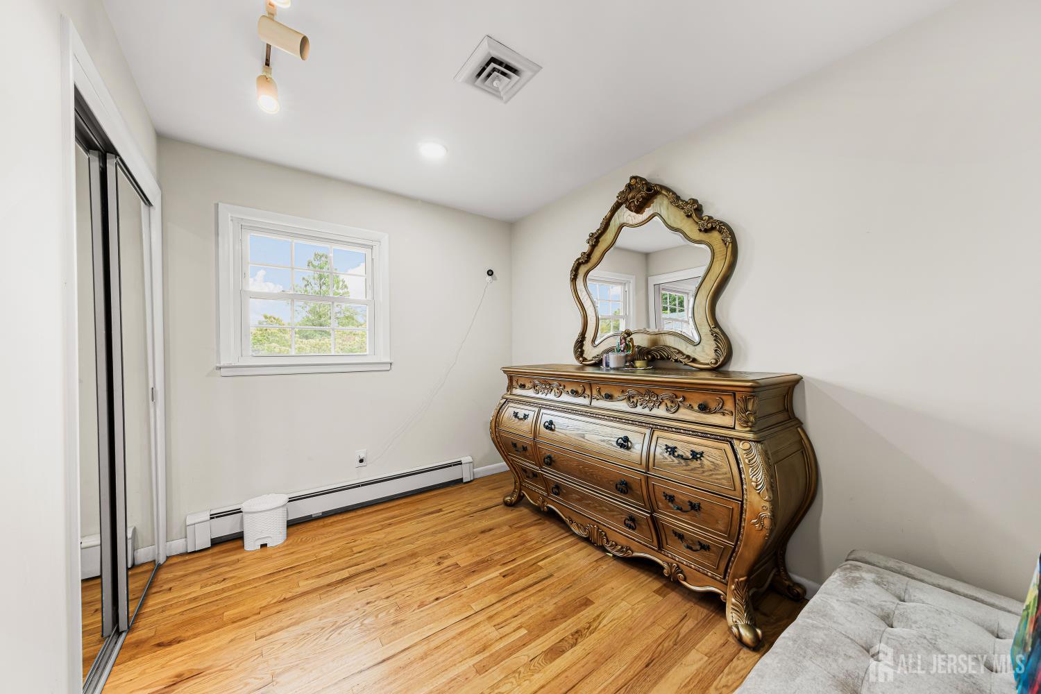 5 Travis Court Monroe NJ 08831