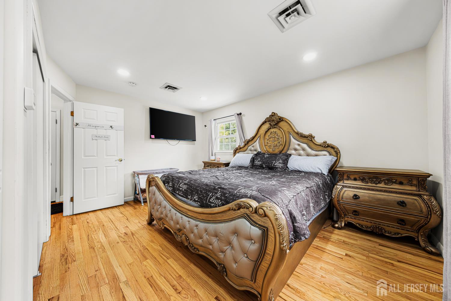 5 Travis Court Monroe NJ 08831