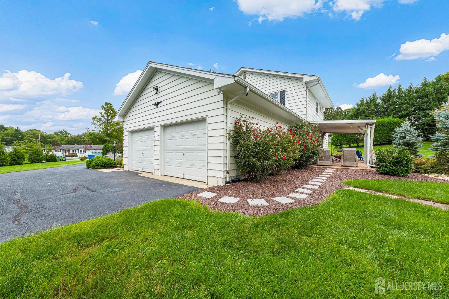 5 Travis Court Monroe NJ 08831