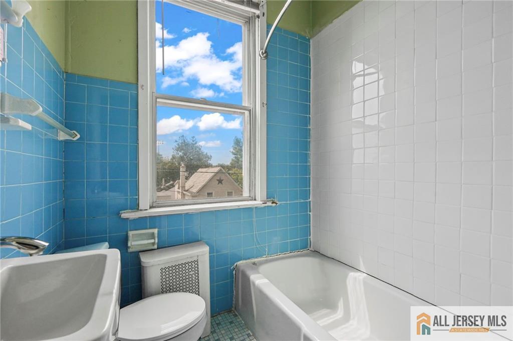 364 Alpine Street Perth Amboy NJ 08861