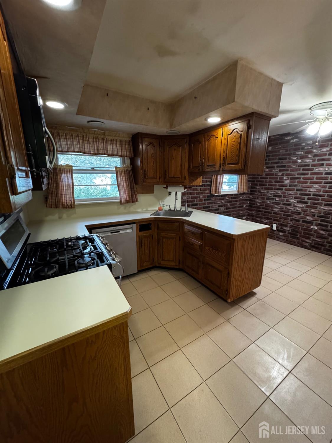 27 Frieda Lane Colonia NJ 07067