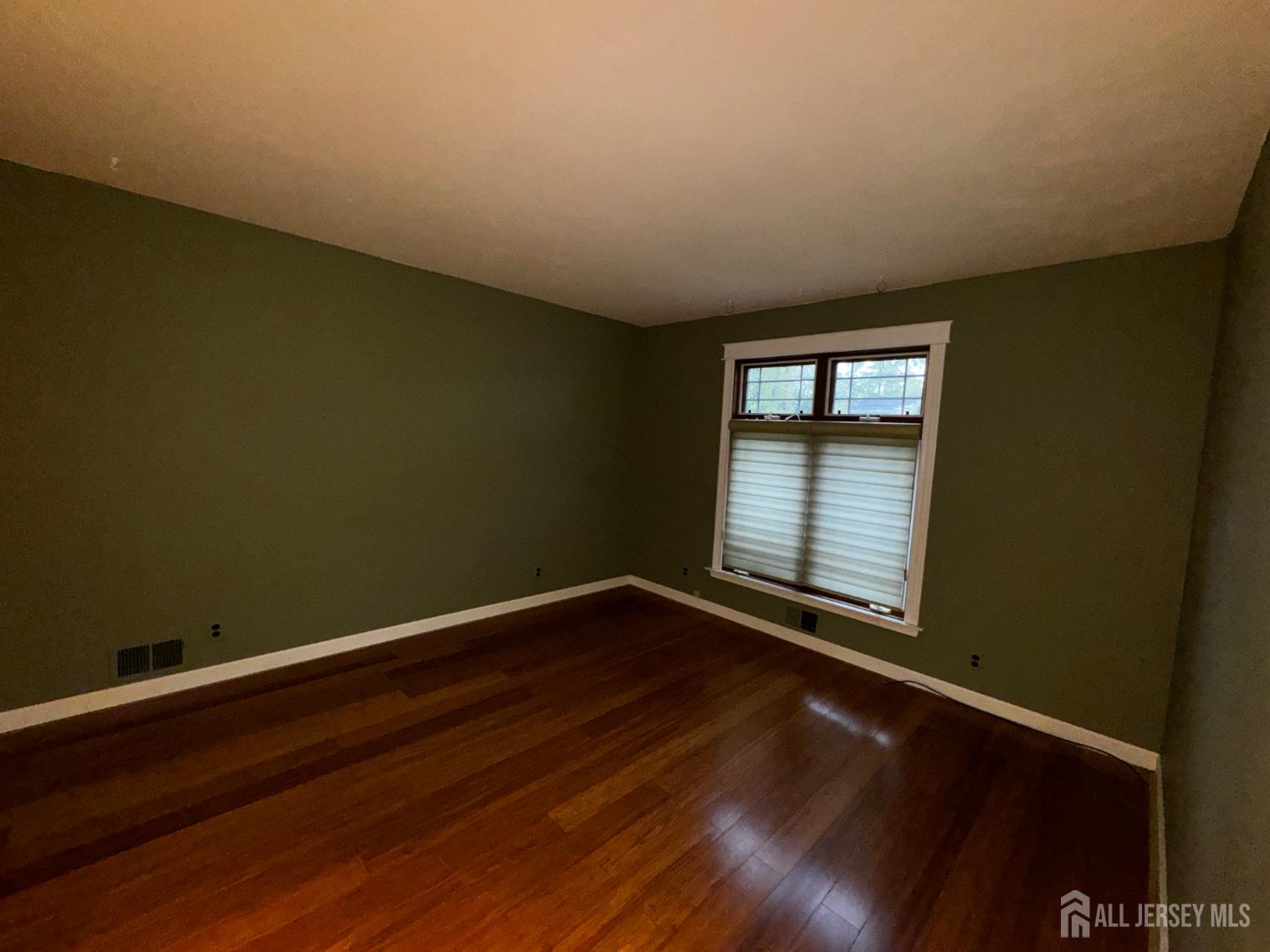 27 Frieda Lane Colonia NJ 07067