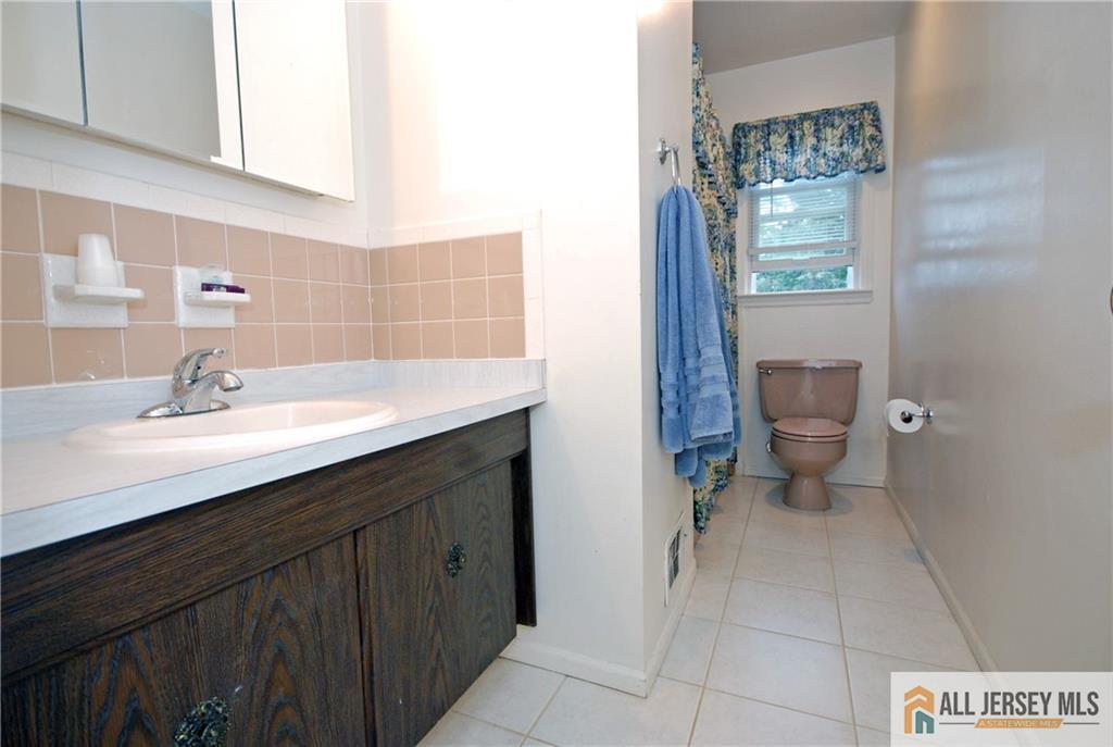 2 Janet Court East Brunswick NJ 08816
