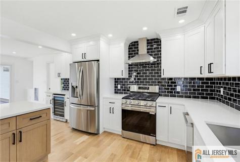 48 Kendall Drive Sayreville NJ 08859