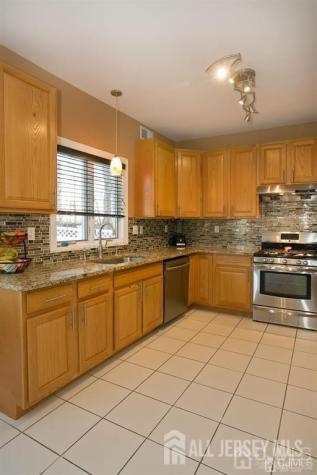 43 Melbloum Lane Edison NJ 08837