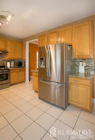 43 Melbloum Lane Edison NJ 08837