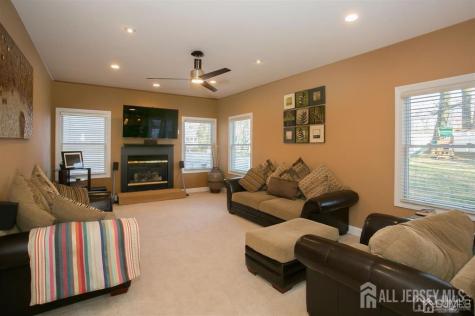 43 Melbloum Lane Edison NJ 08837