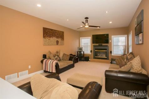 43 Melbloum Lane Edison NJ 08837