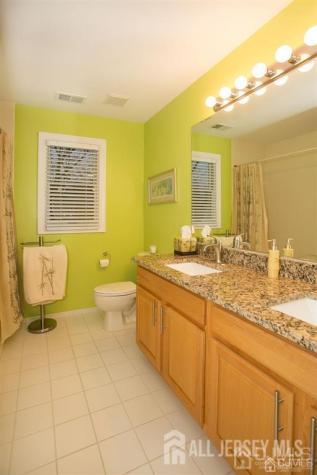 43 Melbloum Lane Edison NJ 08837