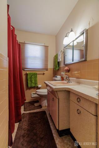 829 Harrell Avenue Woodbridge Proper NJ 07095
