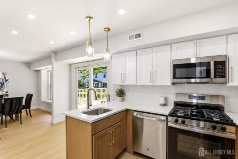273 Edgeware Court Franklin Twsp NJ 08873