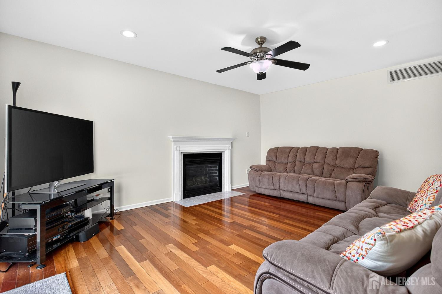 296 Remsen Avenue Avenel NJ 07001