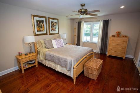 113 Woodmere Drive Sayreville NJ 08859
